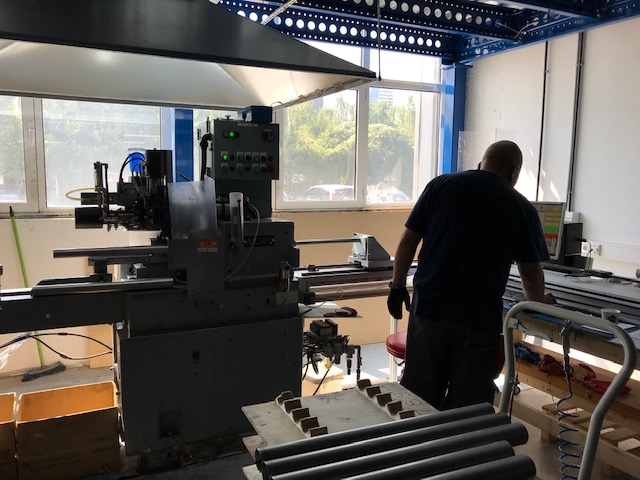 金属パイプの加工ライン