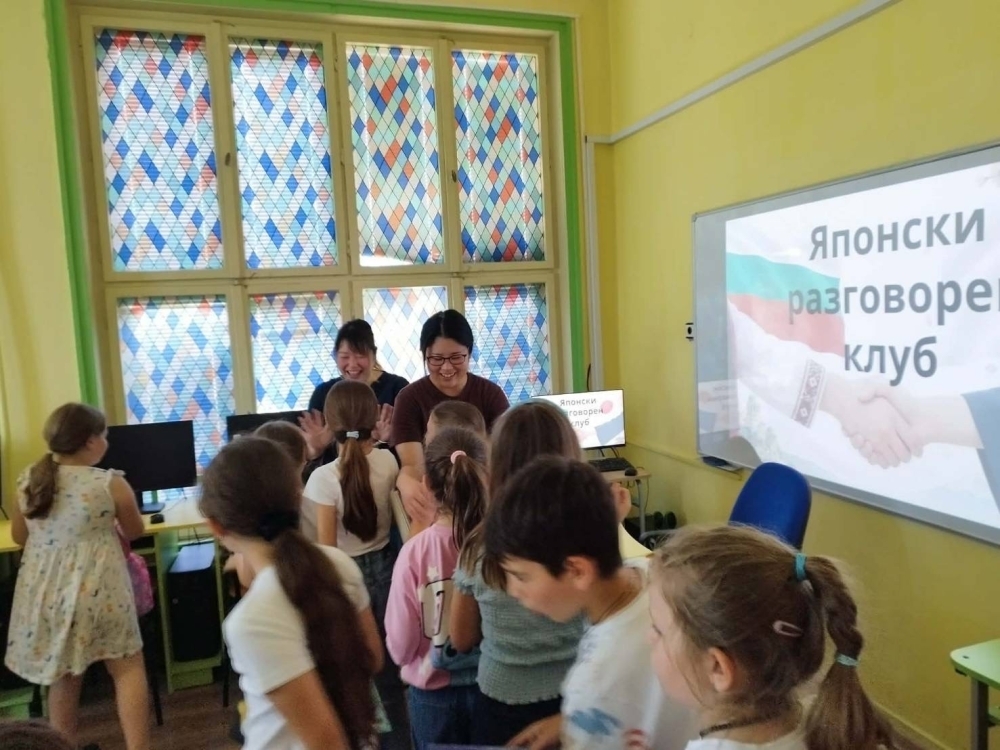 プレヴェン市「ヴァレリ・ペトロフ」学校の日本語教室とプレヴェン医科大学生との交流